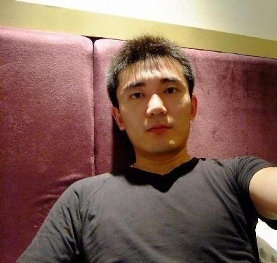 你觉得照片上的男性是1还是0?